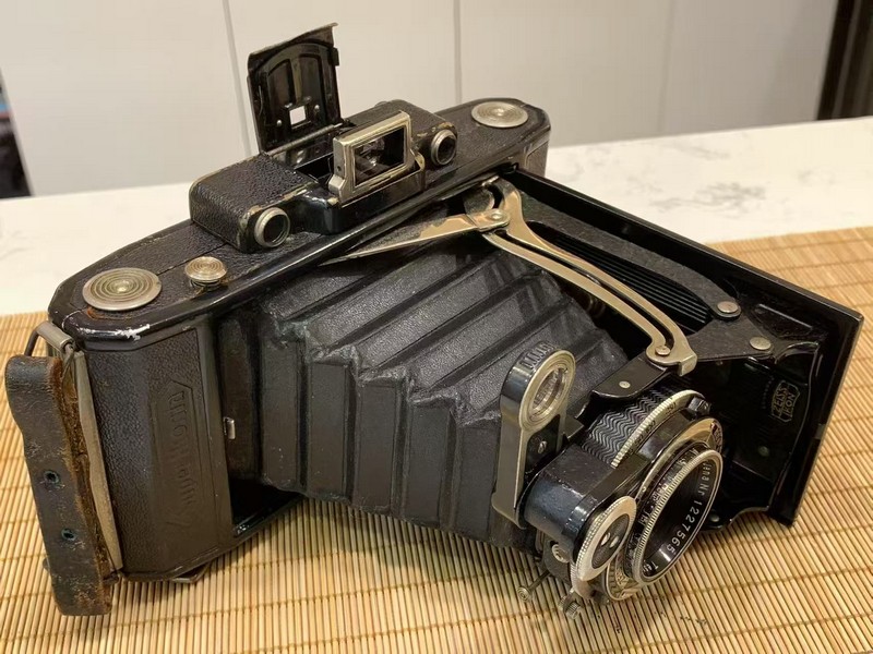 [Product=Camera][Brand=Zeiss Ikon][Model=Super Ikonta 530_15][Date=20250327][MD5=2bd09a65a165ca7ec4d1026c5c5508e3].jpg