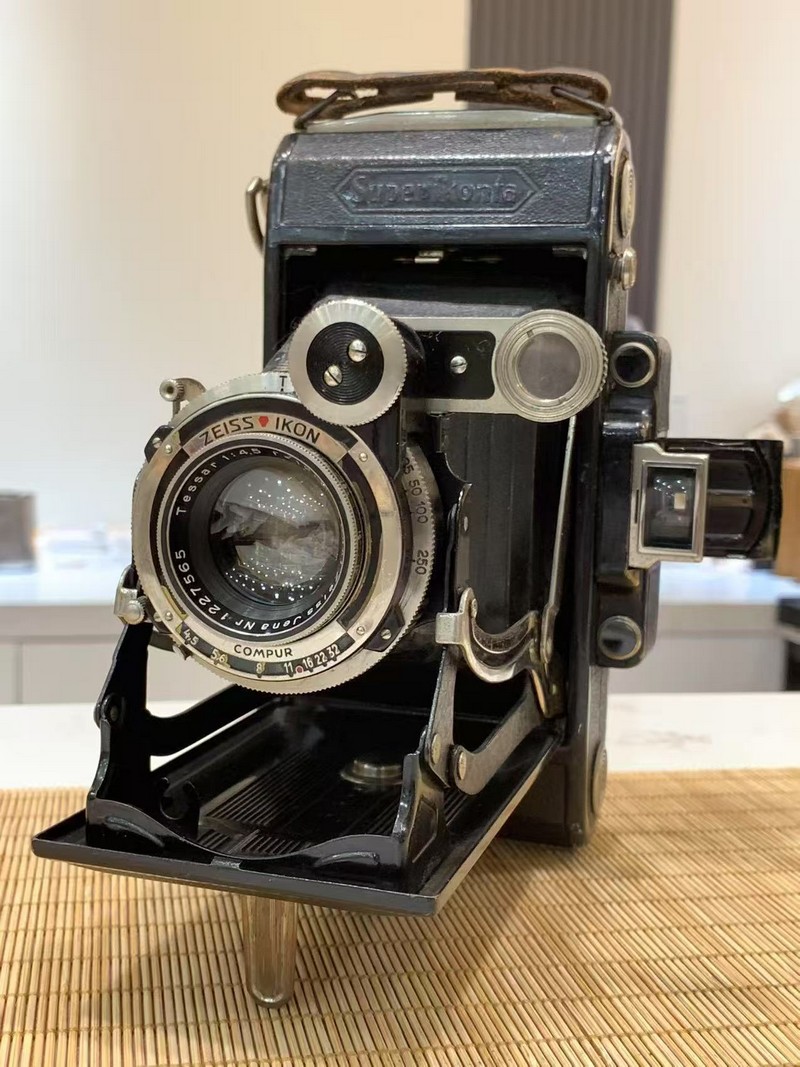 [Product=Camera][Brand=Zeiss Ikon][Model=Super Ikonta 530_15][Date=20250327][MD5=24e42eab6f6f59ab7395b9a4c119ac1c].jpg