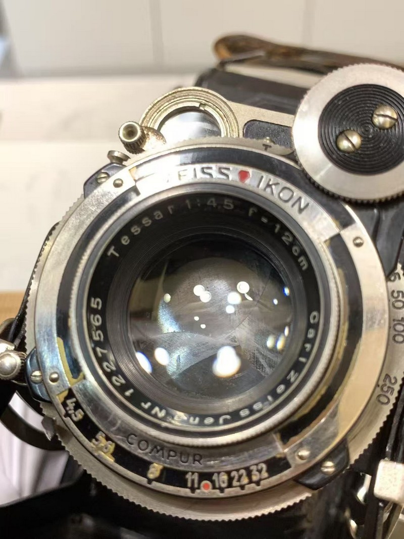[Product=Camera][Brand=Zeiss Ikon][Model=Super Ikonta 530_15][Date=20250327][MD5=df5f79b32d6b9f43f4b2fd814bbe69d3].jpg
