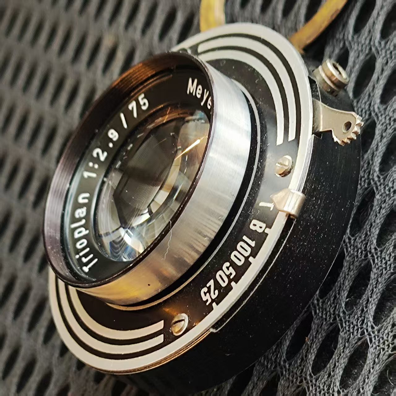[Product=Lens][Brand=Mayer-Optik][Model=Trioplan 75mm F2.9][FocalLength=75][MaxAPT=2.9][SN=1236718][Frame=120][Date=20250531][MD5=dd6e6a8da7ebdccfa8b69bff3ff06abb].jpg