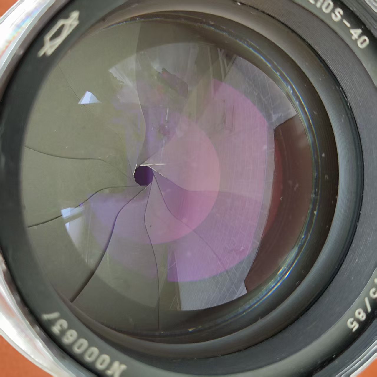 [Product=Lens][Brand=KMZ][Model=HELIOS-40][FocalLength=85][MaxAPT=1.5][Mount=M39][SN=000637][Frame=135][Date=20250601][MD5=5363bc42736d571c4c62d03f822e3280].jpg