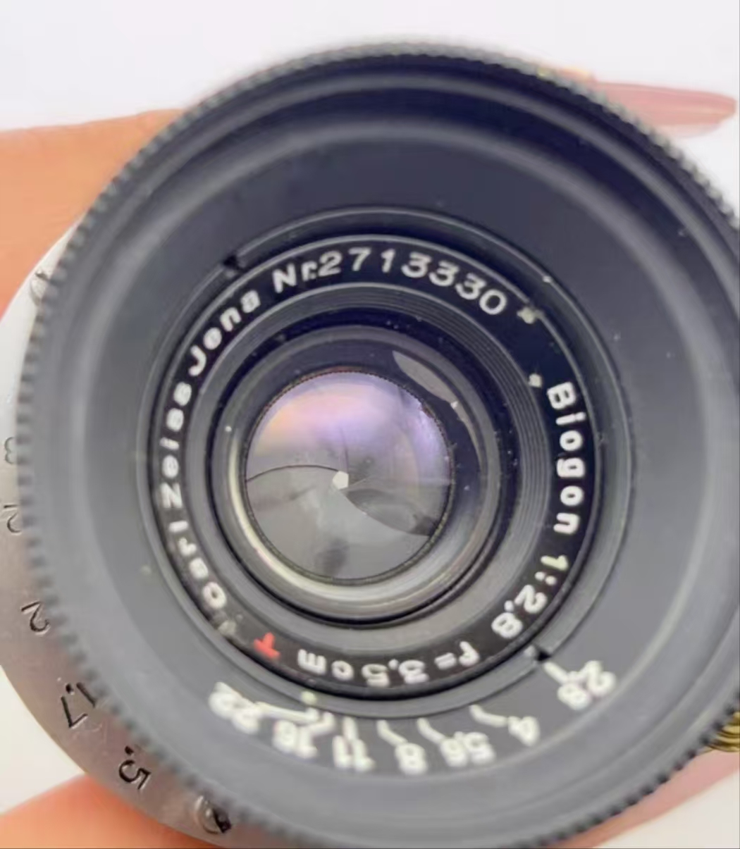 [Product=Lens][Brand=Carl Zeiss Jena][Model=Biogon 35mm F2.8 T][FocalLength=35][MaxAPT=2.8][Mount=L39][SN=2713330][Frame=135][Date=20250628][MD5=3e9a21f33c03249614b2bd14be344b93].jpg